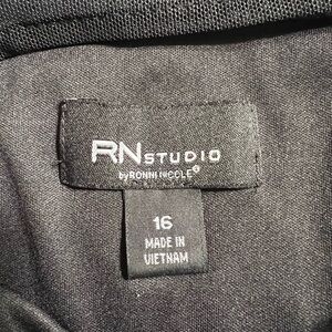 Dress, never worn
Just cut tags off